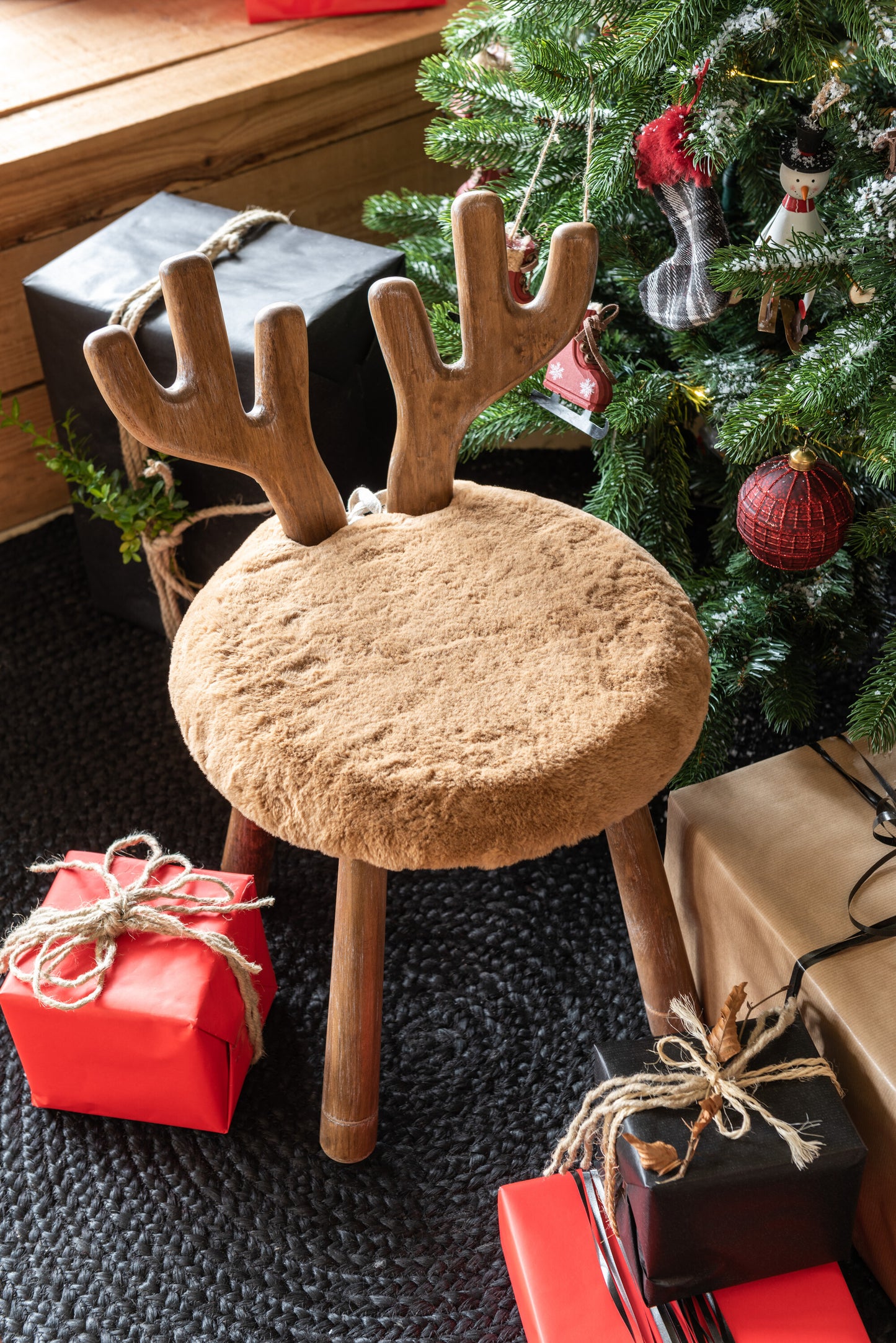 J-Line Kinderstoel Hertdesign-Stoel-J-Line-chair-ear-deer-wood-natural-6-kinderen, stoel-Breedte 36 Hoogte 56 Lengte 36 Gewicht 3,14 kg Verzameling WINTER 2017 Kleur 1 NATUURLIJK Materiaal samenstelling KUSSEN(15%),BEUKENHOUT(85%) Intrastat-code 94016900 Zit diepte 30 Stoelhoogte 35,5 Montage vereist Nvt-5415203771865-77186-Cerasus Homestyle