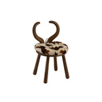 J-Line Kinderstoel Koedesign-Stoel-J-Line-chair-ears-cow-wood-br-1-kinderen, stoel-Breedte 36 Hoogte 58 Lengte 36 Gewicht 3,07 kg Verzameling WINTER 2019 Kleur 1 BRUIN Kleur 2 NATUURLIJK Materiaal samenstelling RUBBERHOUT (80%), NEPBONT (8%), SCHUIM (7%), STOF (5%) Montage vereist Nvt-5415203961341-96134-Cerasus Homestyle