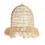 update alt-text with template De Casita Hanglamp - Naturel - L-Lamp-Bazar Bizar-Default-de-casita-hanglamp-naturel-l-1-plafondlamp-Onze prachtige Casita hanglamp is verkrijgbaar in twee maten en verandert uw woonkamer, kantoor of overdekte buitenruimte in een tropisch paradijs! Deze hanglamp is handgemaakt van mendonggras en heeft een prachtige kleur. De franjes en spijlen zorgen voor interessante lichtpatronen in de hele ruimte. Kleur Naturel Hoogte (cm) 85 Breedte (cm) 60 Lengte (cm) 60 Materi