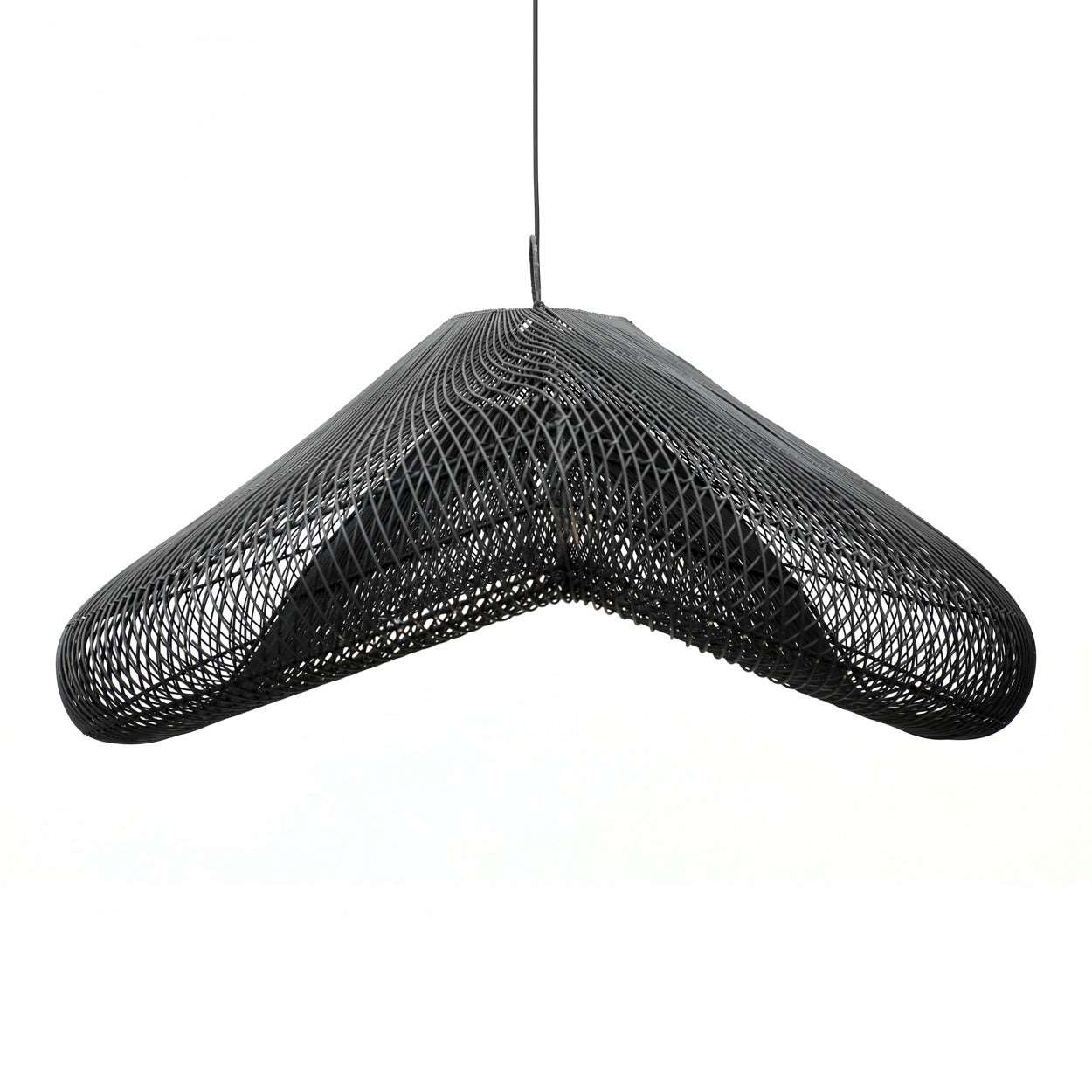 De Cloud Hanglamp - Zwart - XXL-Lamp-Bazar Bizar-Default-de-cloud-hanglamp-zwart-xxl-3-lamp-Onze prachtig handgemaakte rotan hanglamp met zijn 'wolkvorm' zal geweldig staan in een slaapkamer, kinderkamer, woonruimte of overdekt terras. Een prachtige en opvallende boho lamp! Kleur Zwart Materialen Rotan Hoogte (cm) 62 Breedte (cm) 120 Lengte (cm) 120 Inclusief bekabeling? Nee-7438246058036-BAYU013B-XXL-120-Cerasus Homestyle