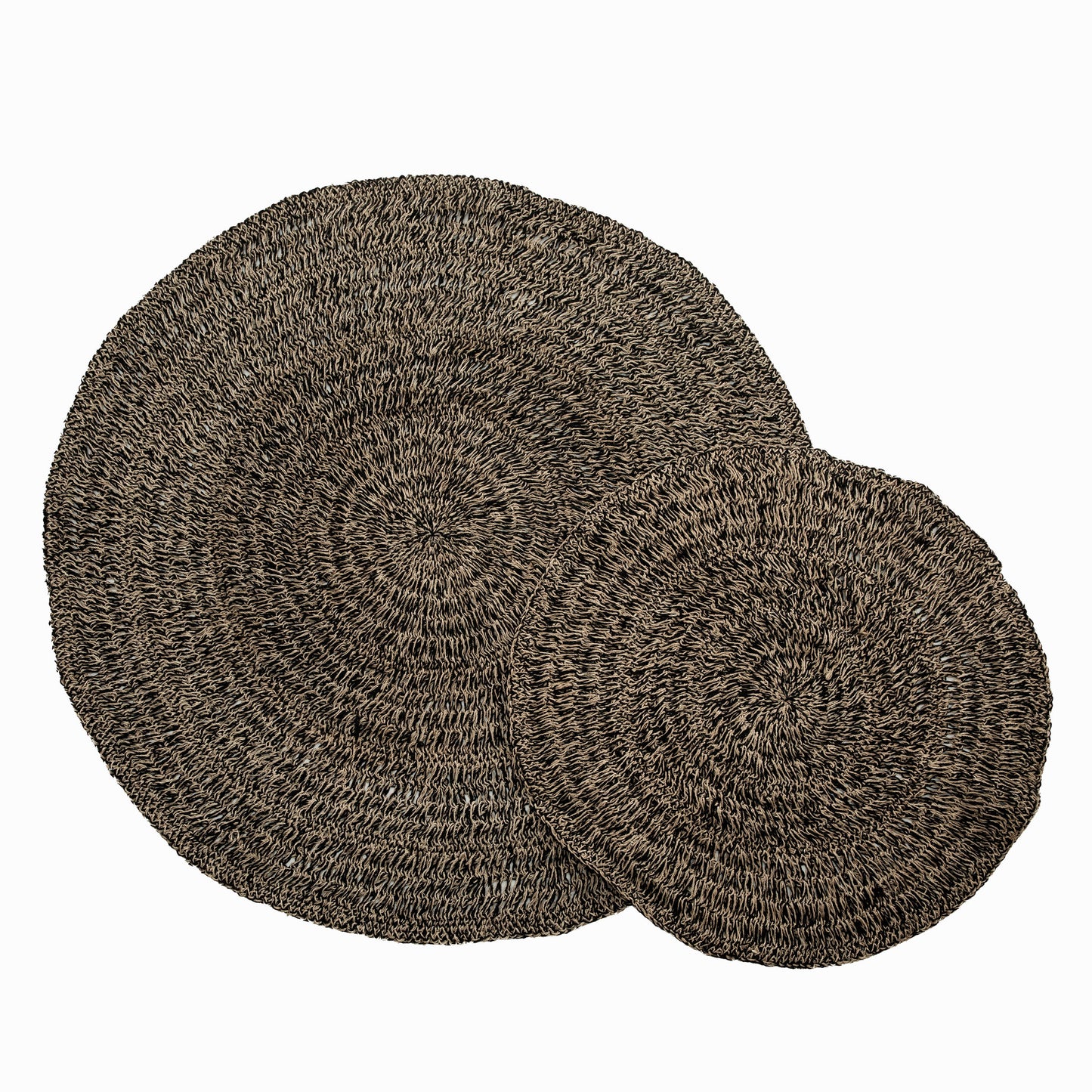 Het Seagrass Tapijt - Naturel Zwart - 150-Tapijt-Bazar Bizar-de-seagrass-tapijt-naturel-zwart-150-2-5-tapijt-Ons cirkelvormige zeegras tapijt, gemaakt van raffia, sisal en palm, heeft een natuurlijk en zwarte kleur en geeft textuur en zachtheid aan een harde vloer. Natuurlijk slijtvast, ideaal voor uw keuken, leefruimte of overdekt terras. Kleur Naturel Zwart Breedte (cm) 150 Lengte (cm) 150 Materialen Seagrass-7438246183141-BAJN016NB-150-Cerasus Homestyle