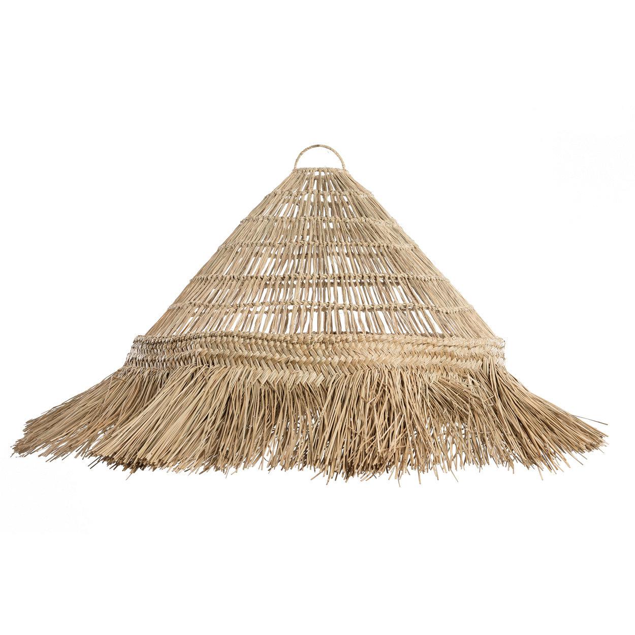 De Summer Vibes Hanglamp - Naturel - XL-Lamp-Bazar Bizar-de-summer-vibes-hanglamp-naturel-xl-1-lamp, Tuin-Als deze hanglamp je geen zomergevoel geeft, dan doet niets dat! Deze hoedvormige lampenkap, met de hand gemaakt van mendongras, ademt de sfeer van een eiland. De franjes aan de rand maken het ontwerp nog tropischer. Het perfecte pronkstuk voor uw woonruimte! Verkrijgbaar in twee maten. Kleur Naturel Hoogte (cm) 50 Breedte (cm) 134 Lengte (cm) 134 Materialen Gras Inclusief bekabeling? Nee (G