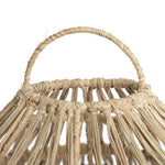 De Summer Vibes Hanglamp - Naturel - XL-Lamp-Bazar Bizar-de-summer-vibes-hanglamp-naturel-xl-2-lamp, Tuin-Als deze hanglamp je geen zomergevoel geeft, dan doet niets dat! Deze hoedvormige lampenkap, met de hand gemaakt van mendongras, ademt de sfeer van een eiland. De franjes aan de rand maken het ontwerp nog tropischer. Het perfecte pronkstuk voor uw woonruimte! Verkrijgbaar in twee maten. Kleur Naturel Hoogte (cm) 50 Breedte (cm) 134 Lengte (cm) 134 Materialen Gras Inclusief bekabeling? Nee (G