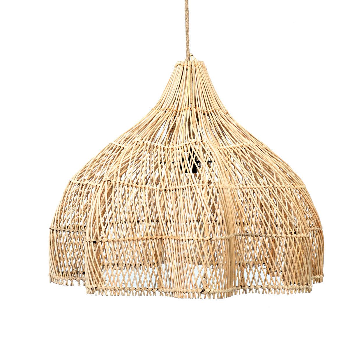 De Whipped Hanglamp - Naturel - M-Lamp-Bazar Bizar-Default-de-whipped-hanglamp-naturel-m-1-lamp-Deze verbazingwekkende hanglamp van rotan heeft een uitzonderlijke vorm met zijn prachtige boho stijl. Een buitengewone decoratieve hanglamp die in elke overdekte binnen- of buitenkamer zal passen. Een enorme imposante en in het oog springende lamp! Heeft u een andere kleur nodig? U kunt natuurlijk rotan eenvoudig in zwart spuiten, of in elke kleur die u maar wilt! Kleur Naturel Materialen Rotan Hoogt