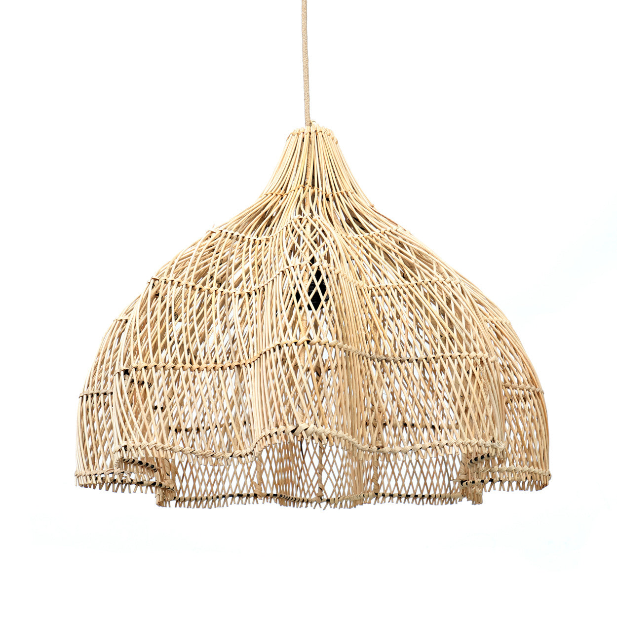 De Whipped Hanglamp - Naturel - M-Lamp-Bazar Bizar-Default-de-whipped-hanglamp-naturel-m-2-lamp-Deze verbazingwekkende hanglamp van rotan heeft een uitzonderlijke vorm met zijn prachtige boho stijl. Een buitengewone decoratieve hanglamp die in elke overdekte binnen- of buitenkamer zal passen. Een enorme imposante en in het oog springende lamp! Heeft u een andere kleur nodig? U kunt natuurlijk rotan eenvoudig in zwart spuiten, of in elke kleur die u maar wilt! Kleur Naturel Materialen Rotan Hoogt