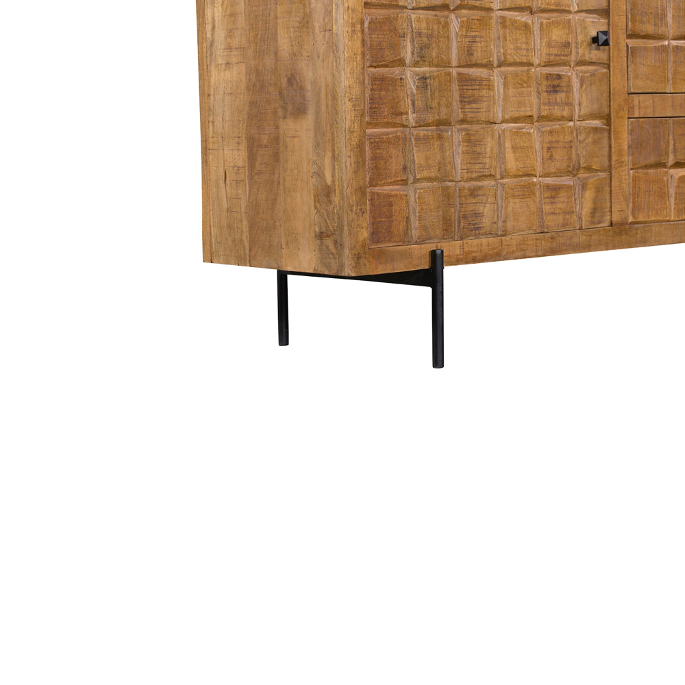 update alt-text with template Dressoir Brandy | 160 cm-Cerasus Homestyle-dressoir-brandy-160-cm-7-Dressoir Brandy is uitgevoerd in mangohout met een metalen poot. Dit model is voorzien van twee deuren en 3 lades. De kast is ingelegd met verschillende stroken gelakt hout. Het ingesneden blokken patroon geeft de woonserie Brandy van Starfurn een unieke uitstraling. Afmetingen Breedte: 160 cm Diepte: 40 cm Hoogte: 90 cm Onderhoud: Afnemen met een lichtvochtige doek. Breedte 160 Diepte 40 Hoogte 90-872061897025