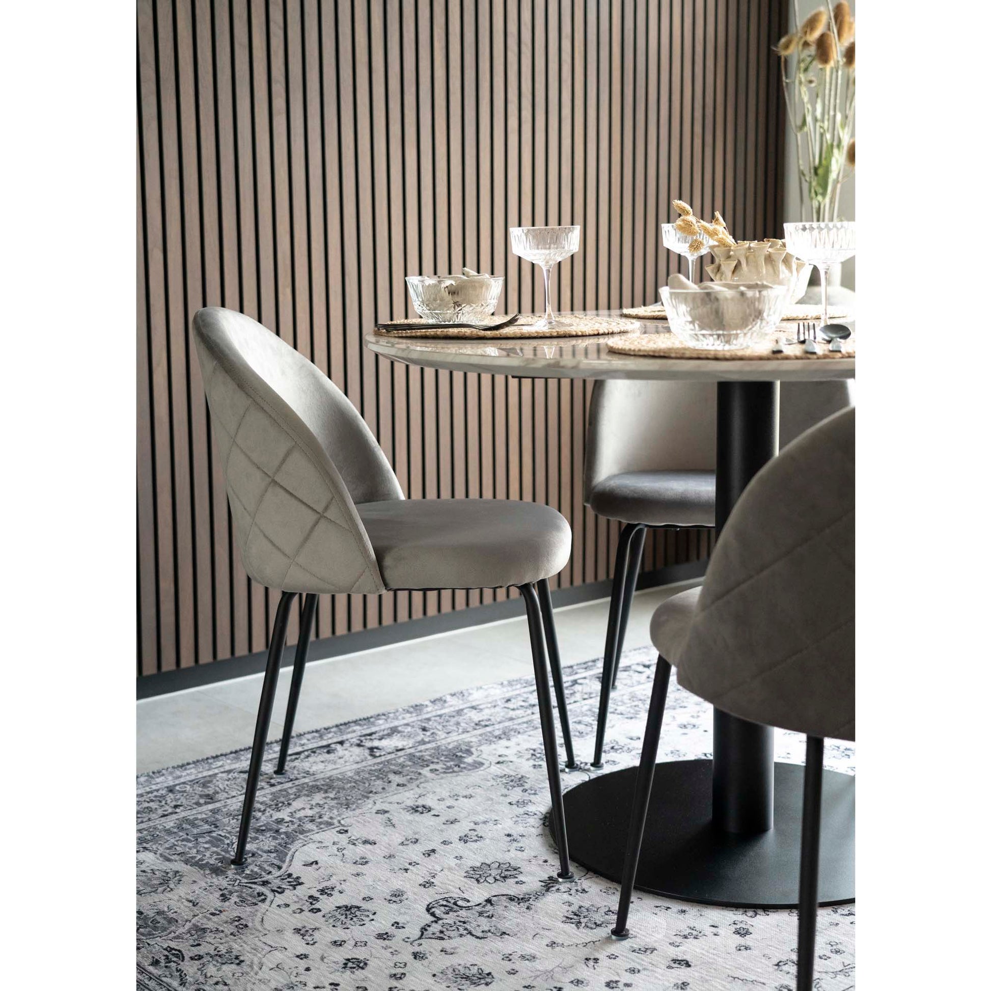 Geneve Dining Chair - Stoel in grijs velours - set van 2-Stoel-House Nordic-geneve-dining-chair-chair-in-grey-velvet-with-black-legs-hn1213-8-eetkamerstoel, stoel-Stoel van grijs fluweel met zwarte poten\nHN1213 Materiaal Fluweel, staal Kleur Grijs-5713917002184-1001257-Cerasus Homestyle