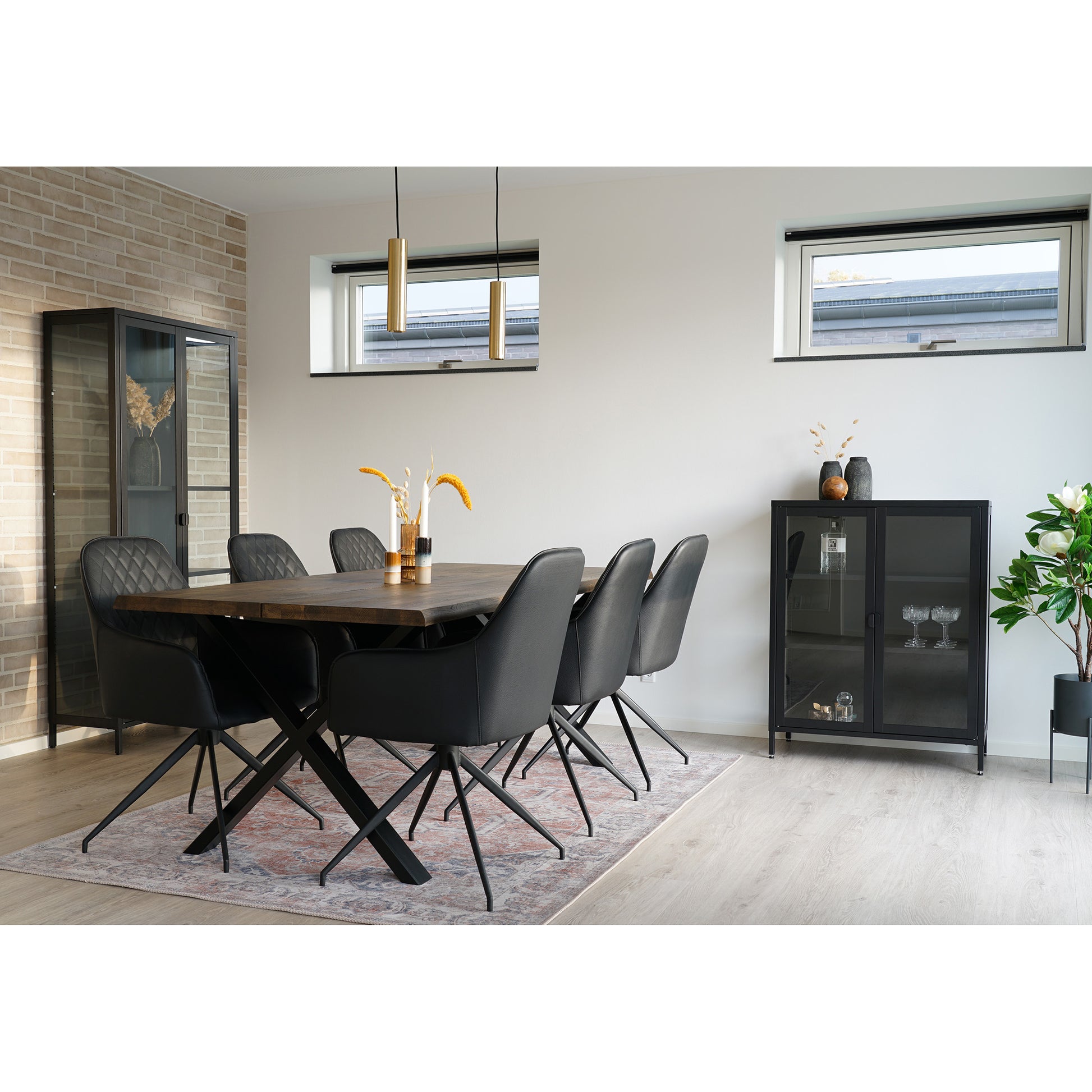 Harbo Eetkamerstoel Zwart-Stoel-House Nordic-harbo-dining-chair-with-swivel-chair-with-swivel-in-black-pu-with-black-legs-hn1223-7-eetkamerstoel, keuken, stoel, Woonkamer-Materiaal PU, staal Kleur Zwart-5713917015245-1001167-Cerasus Homestyle