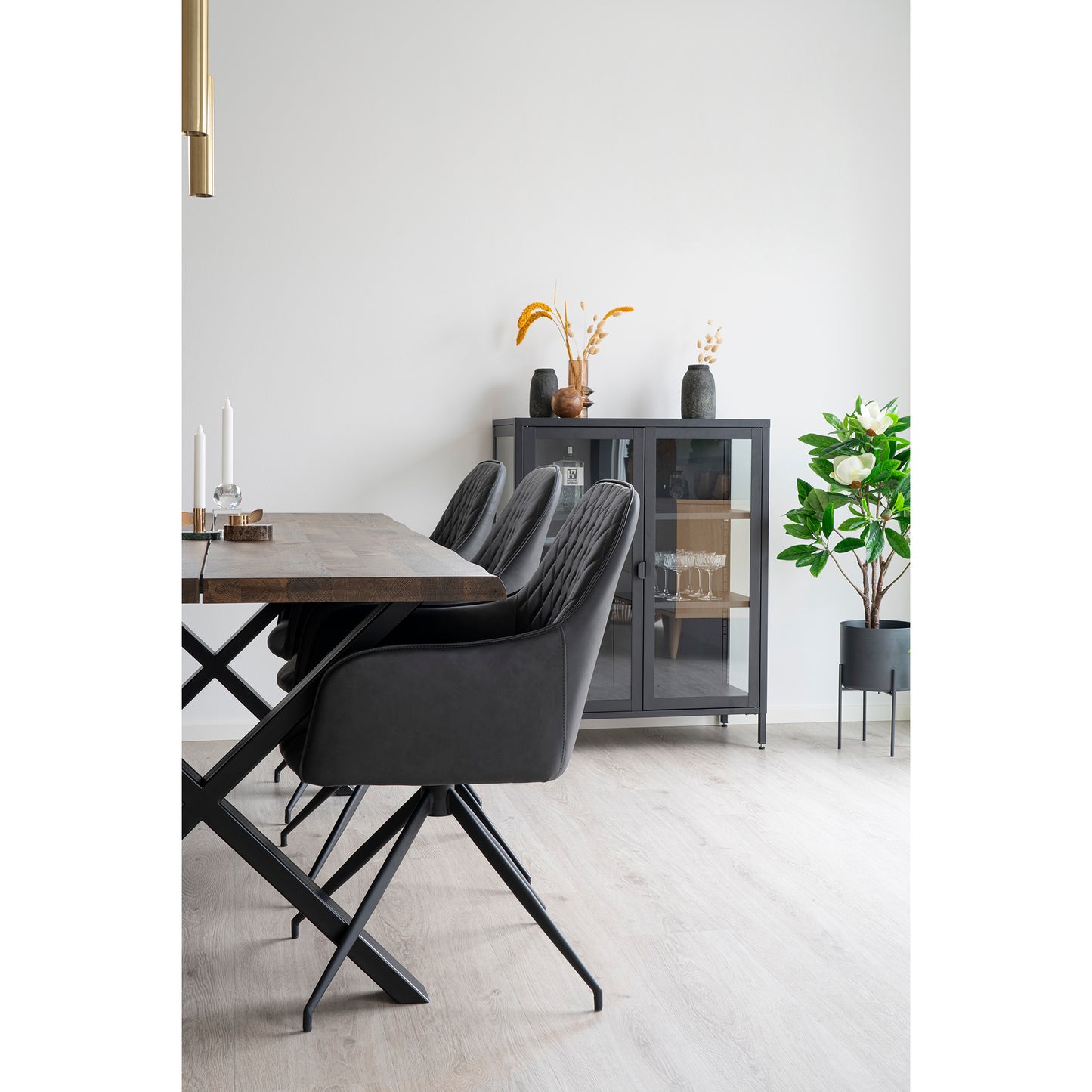 Harbo Eetkamerstoel Antraciet-Stoel-House Nordic-harbo-dining-chair-with-swivel-chair-with-swivel-in-dark-grey-pu-with-black-legs-hn1221-2-eetkamerstoel, keuken, stoel, Woonkamer-Materiaal PU, staal Kleur Antraciet-5713917015764-1001166-Cerasus Homestyle