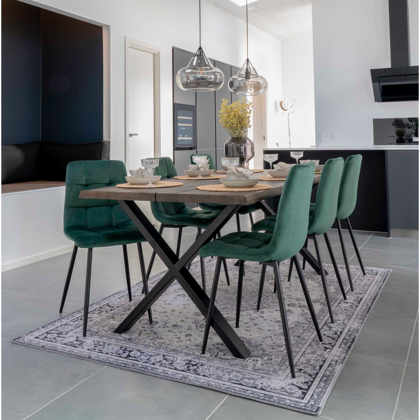 Middelfart Dining Chair - Stoel in donkergroen velours met zwarte poten - set van 2-Stoel-House Nordic-middelfart-dining-chair-chair-in-dark-green-velvet-with-black-legs-7-eetkamerstoel, keuken, MIN2, stoel, Woonkamer-Stoel in donkergroen fluweel met zwarte poten Materiaal Polyester fluweel, staal Kleur Donkergroen-5713917007516-1001195-Cerasus Homestyle