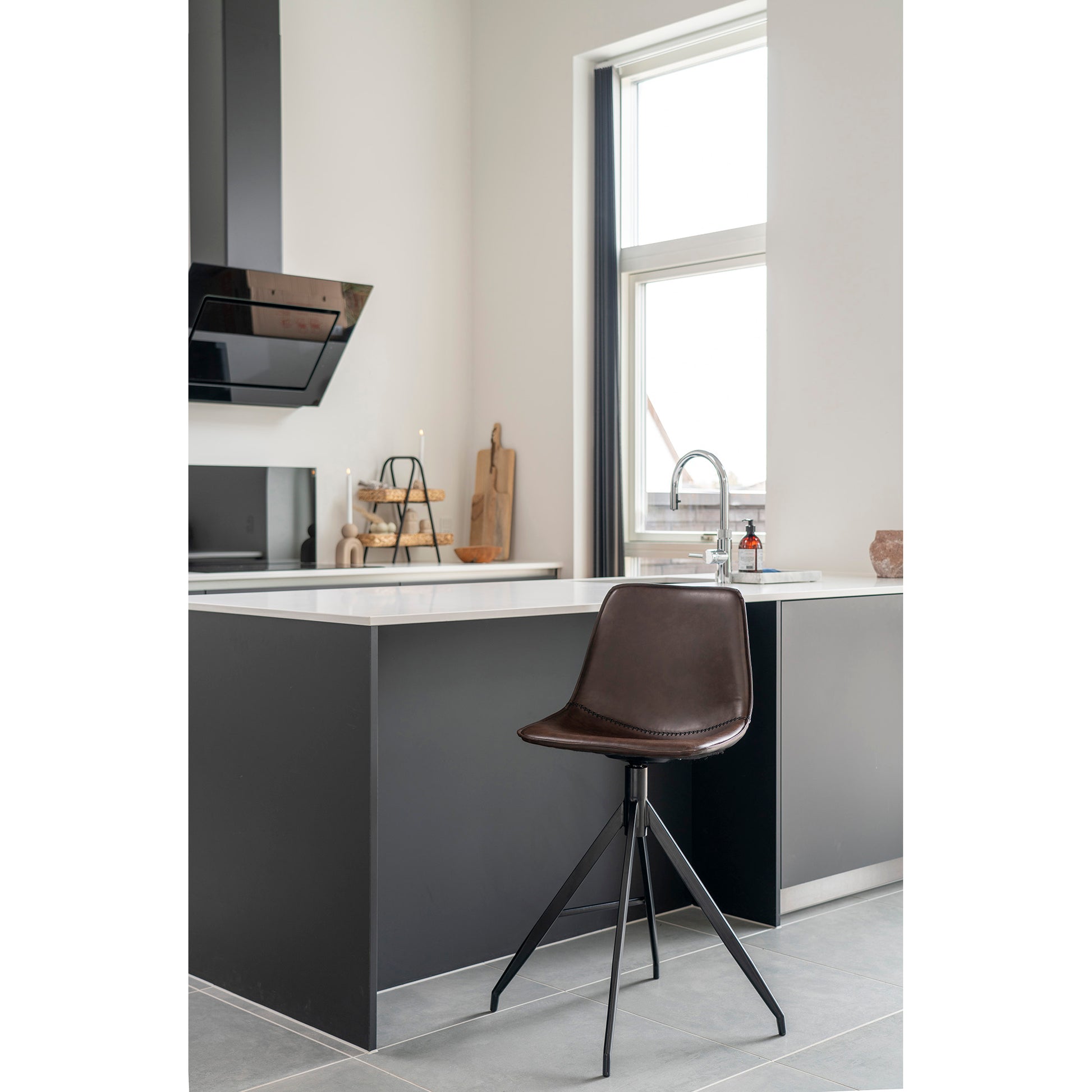 update alt-text with template Monaco Counter Chair - Counterstoel in PU, bruin met zwarte poten, HN1227-Monaco Counterstol-monaco-counter-chair-counter-chair-in-pu-brown-with-black-legs-hn1227-2-Monaco Baliestoel (2 stuks) Materiaal PU, staal Kleur Bruin-5713917022946-1001321-Cerasus Homestyle