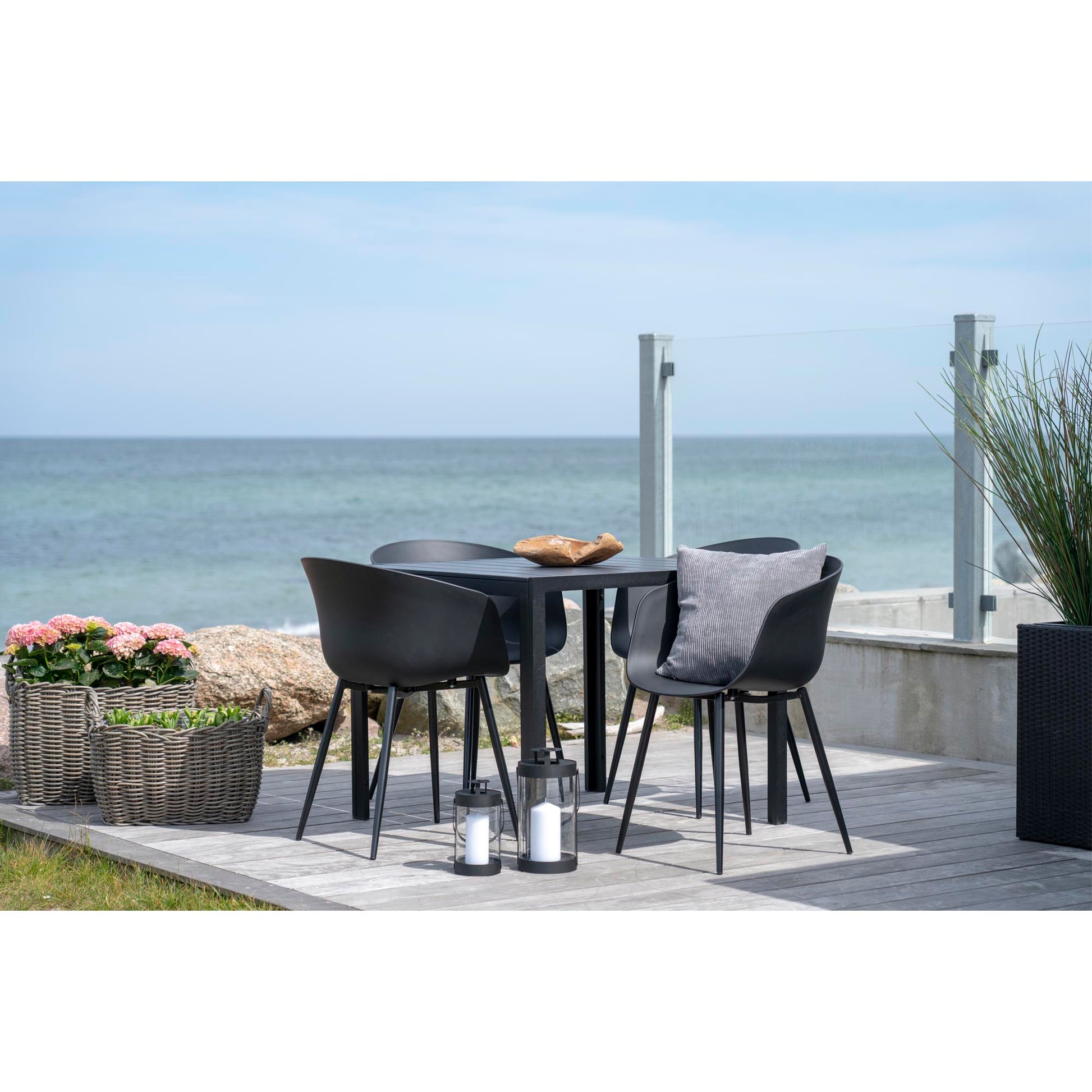 Roda Tafelstoel - Zwart - set van 2-Stoel-House Nordic-roda-dining-chair-chair-in-black-with-black-legs-10-buiten, eetkamerstoel, keuken, MIN2, stoel, Woonkamer-Materiaal polypropyleen, staal Kleur Zwart-5713917003914-7001125-Cerasus Homestyle
