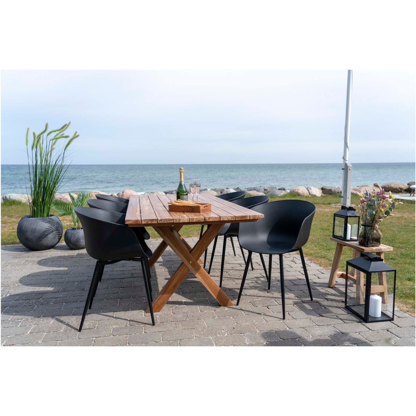 Roda Tafelstoel - Zwart - set van 2-Stoel-House Nordic-roda-dining-chair-chair-in-black-with-black-legs-2-buiten, eetkamerstoel, keuken, MIN2, stoel, Woonkamer-Materiaal polypropyleen, staal Kleur Zwart-5713917003914-7001125-Cerasus Homestyle