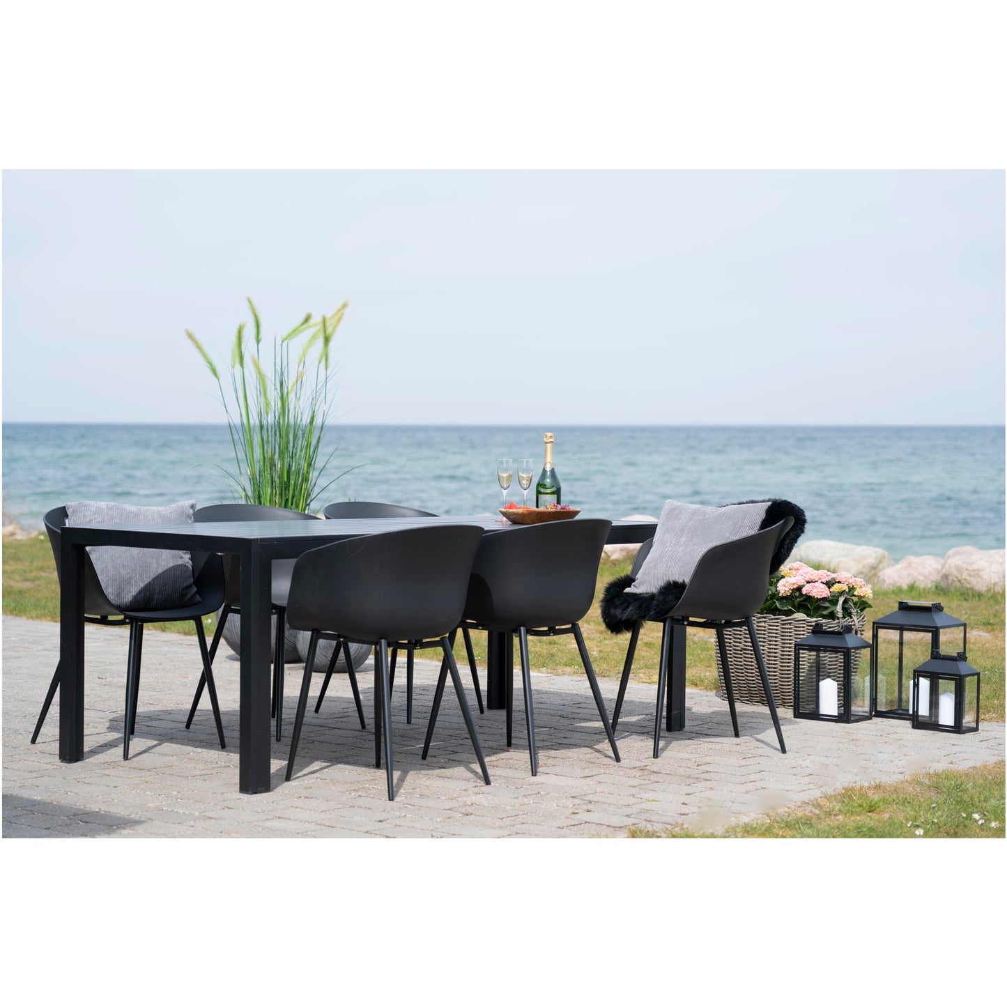 Roda Tafelstoel - Zwart - set van 2-Stoel-House Nordic-roda-dining-chair-chair-in-black-with-black-legs-8-buiten, eetkamerstoel, keuken, MIN2, stoel, Woonkamer-Materiaal polypropyleen, staal Kleur Zwart-5713917003914-7001125-Cerasus Homestyle