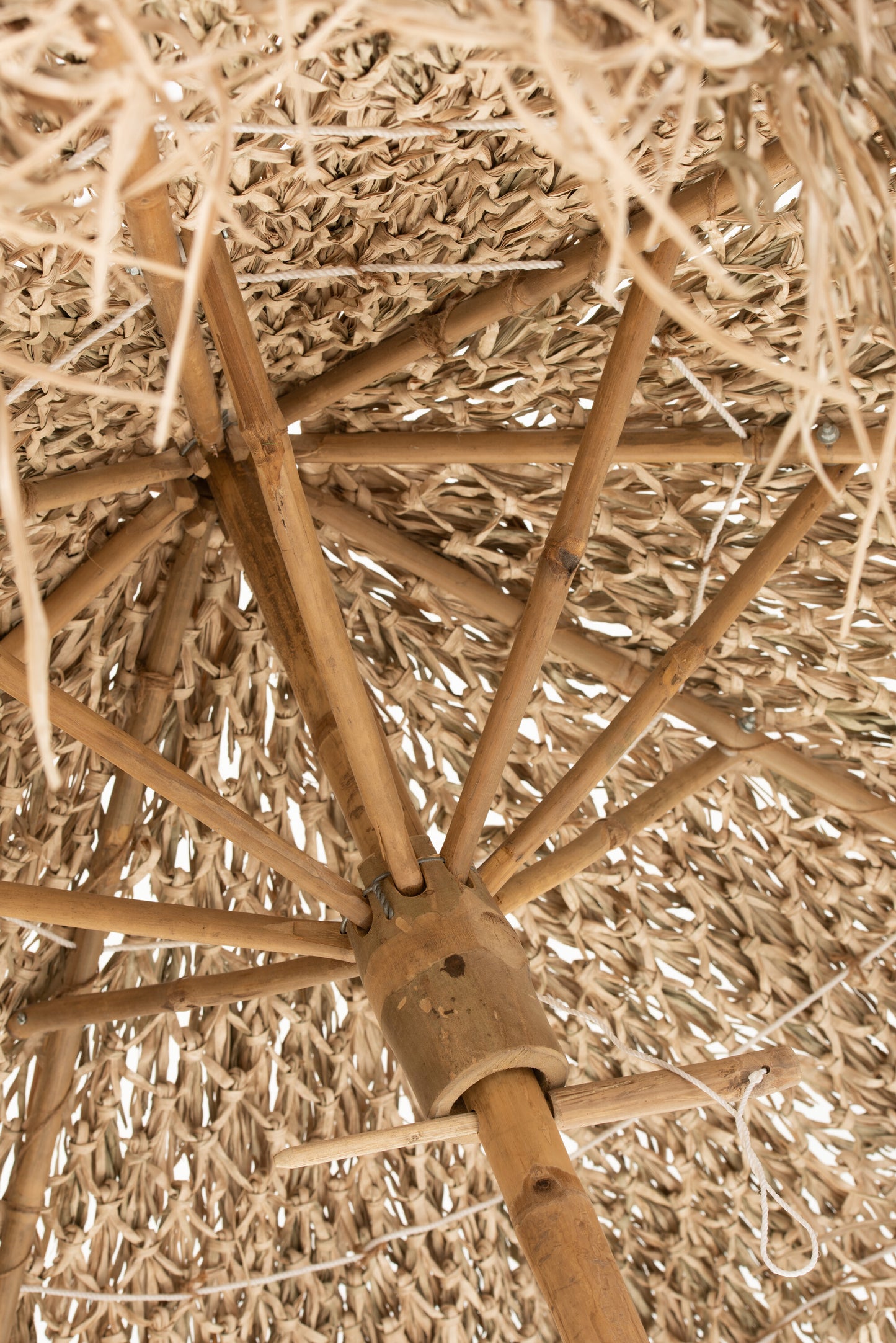 Parasol Bamboe Naturel Groot-Parasol-J-Line-sunshade-on-foot-bamboo-nat-5-buiten, Parasol-Breedte 150 Hoogte 260 Lengte 150 Gewicht 10,5 kg Verzameling ZOMER 2019 Kleur 1 NATUURLIJK Materiaal samenstelling BAMBOE(100%) Intrastat-code 66011000 Montage vereist Ja-5400924015831-1583-Cerasus Homestyle